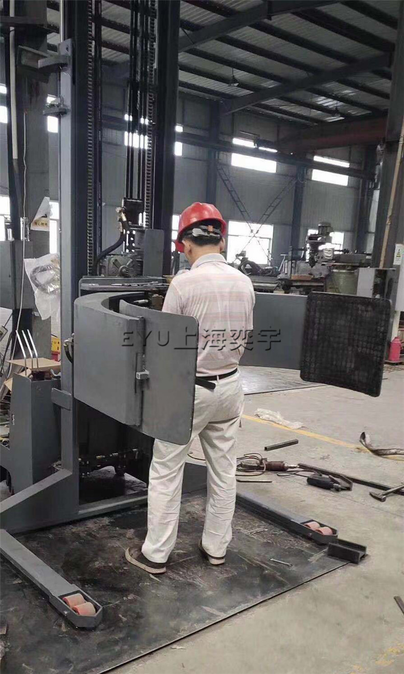 加寬腿電動(dòng)翻轉(zhuǎn)紙筒夾抱車