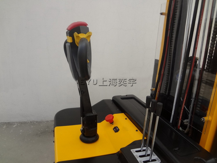 全自動(dòng)紙筒紙卷夾抱翻轉(zhuǎn)車(chē)