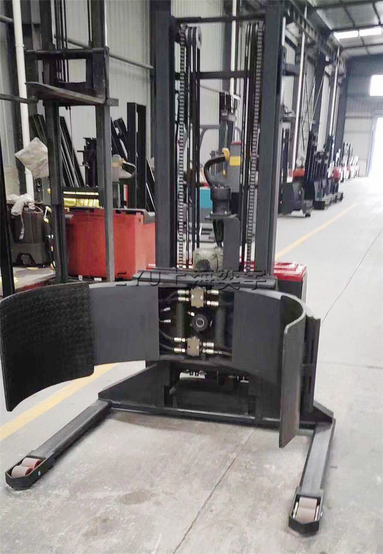 加寬腿電動(dòng)翻轉(zhuǎn)紙筒夾抱車